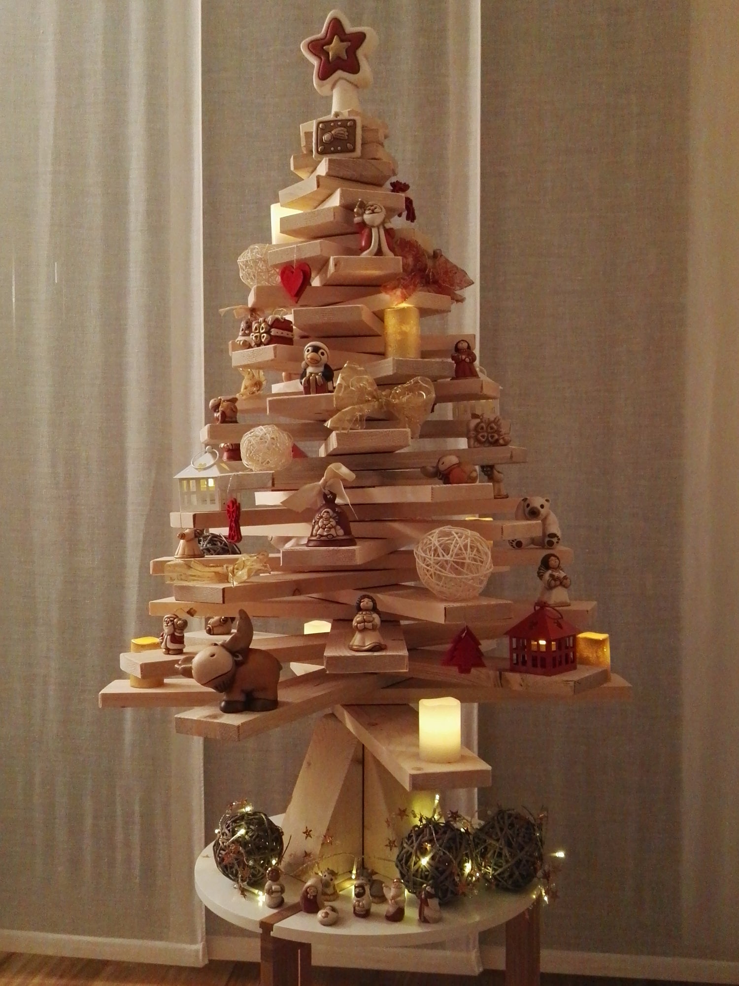 Albero di Natale in legno: un tocco naturale e personalizzabile per le tue feste