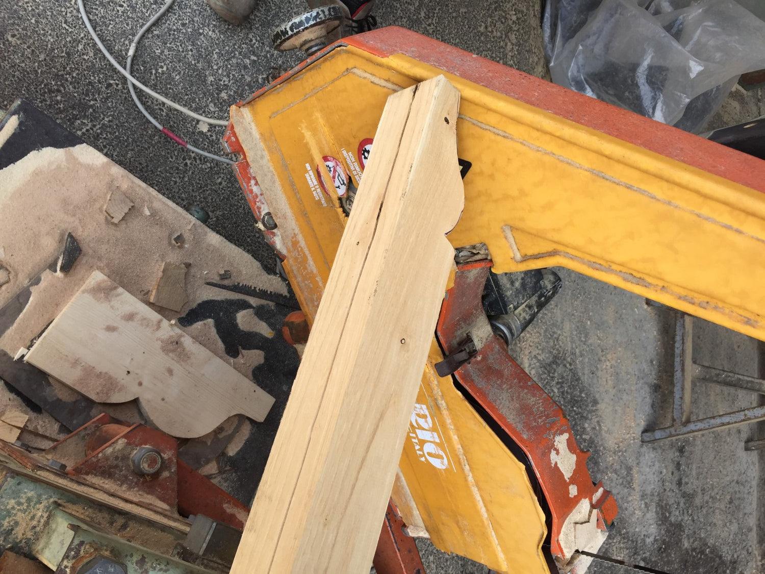 Lavorazioni legname a Chiesina Uzzanese: travi in legno massello e lamellare