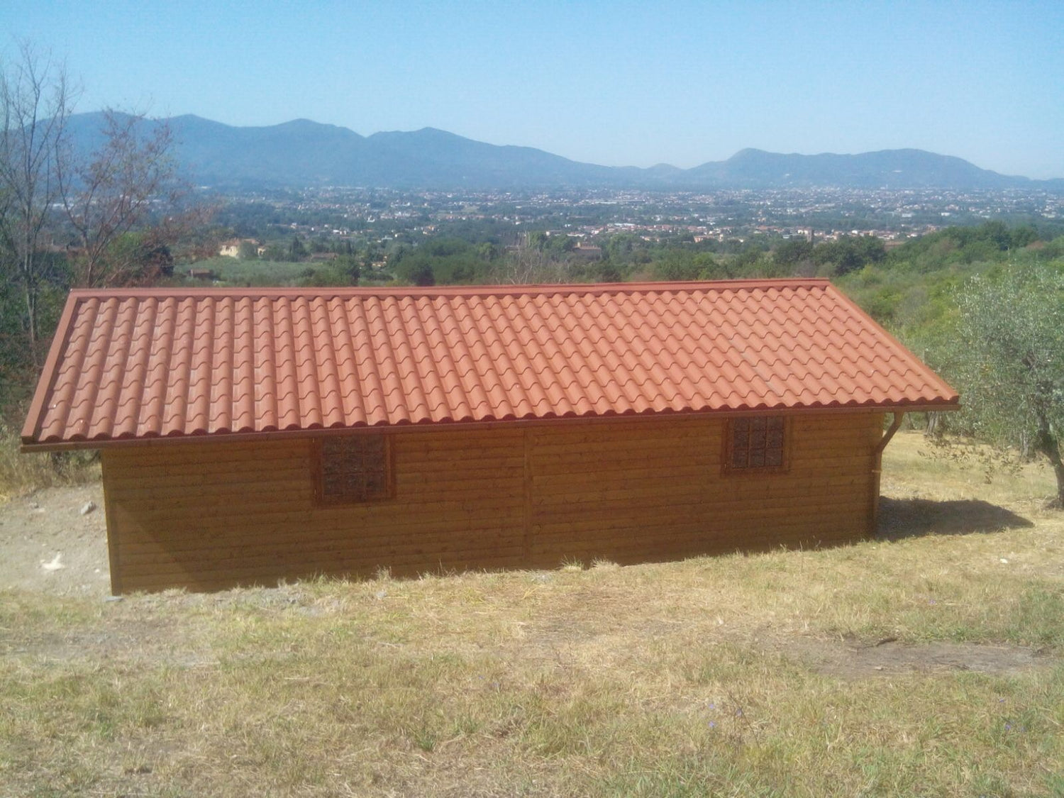 Realizzazione casette su misura: funzionalità e design per il tuo spazio esterno