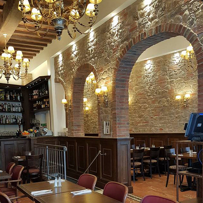 Pannello in Pietra Ricostruita Misto Contadino Light: il fascino rustico della tradizione toscana