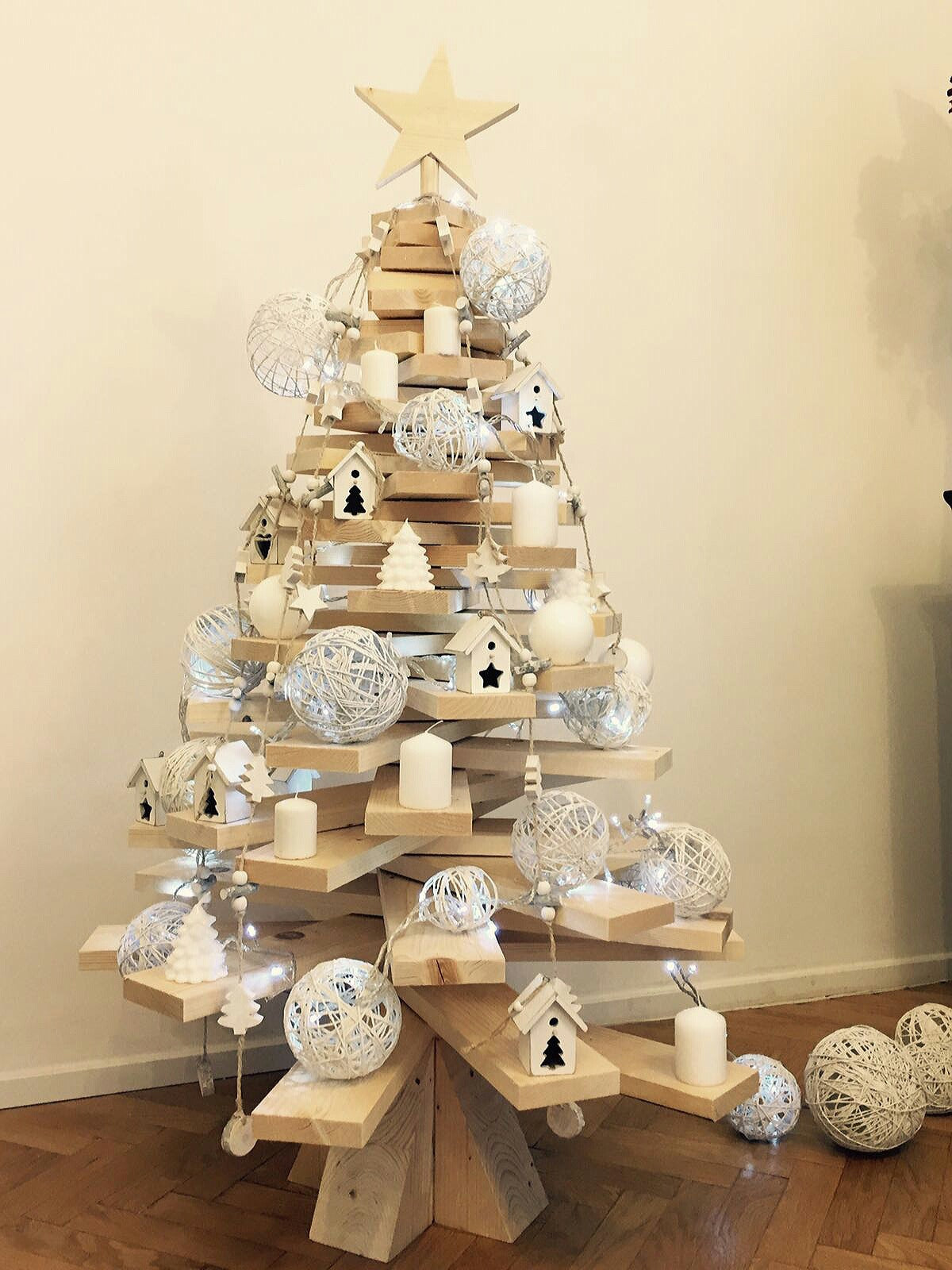 Albero di Natale in legno: un tocco naturale e personalizzabile per le tue feste