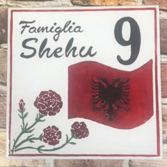Numeri civici e targhe personalizzate in ceramica: stile unico e durata eterna