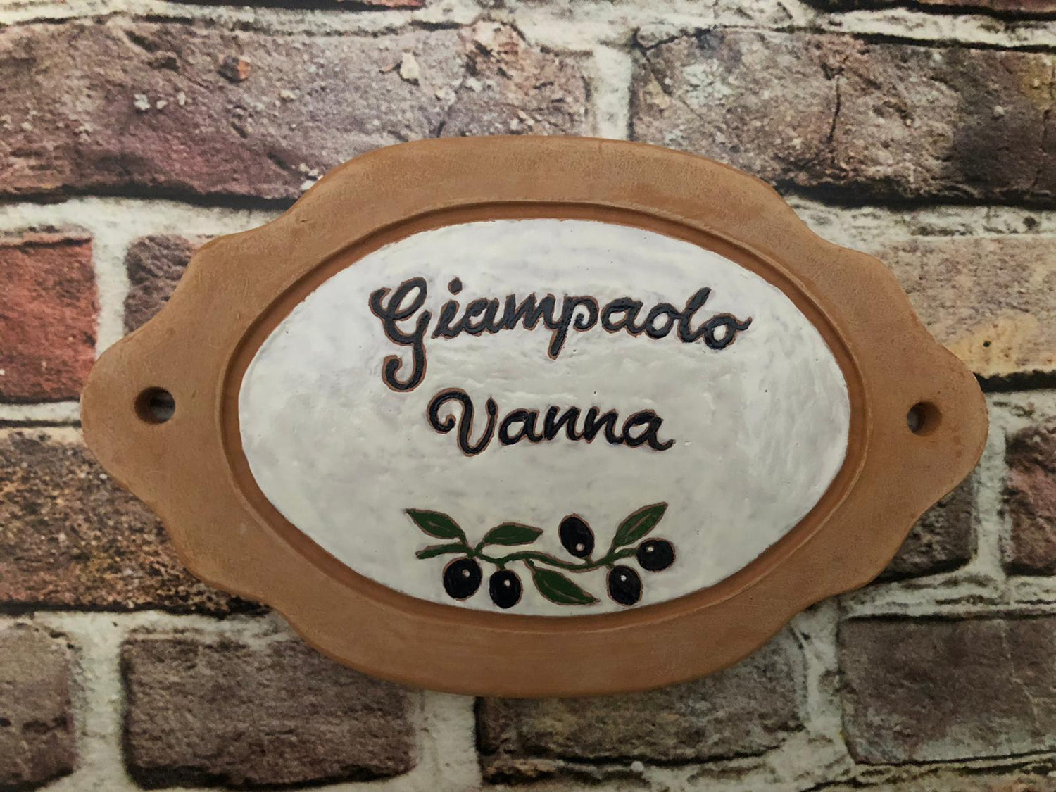 Numeri civici e targhe personalizzate in ceramica: stile unico e durata eterna